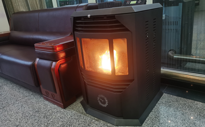 一位村民說：“這個爐子用起來既方便又衛生幹淨，又不擔心煤氣中毒，對我們老年人來說是既實惠又方便。”