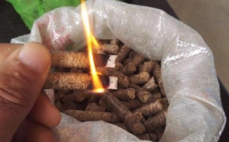 生物質顆粒機顆粒燃料取暖，陽信農民冬季溫暖又安全