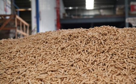 河北廊坊市、張家口市利用當地產業經濟製作生物質顆粒，助力“雙碳”減排